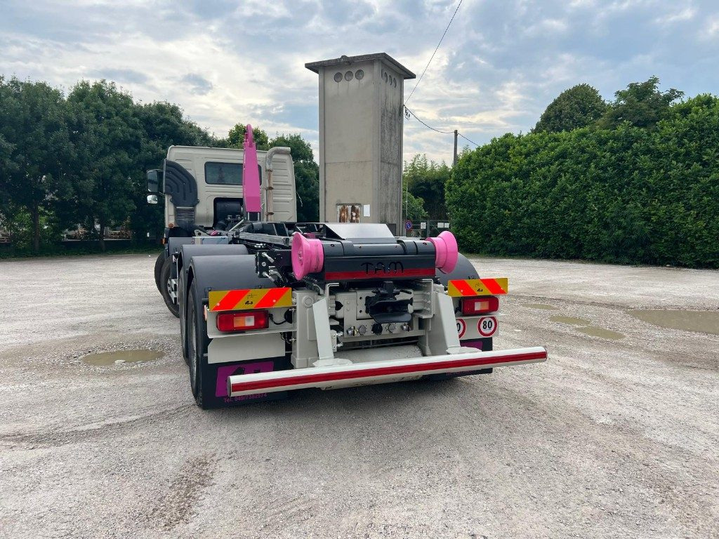 VOLVO FM480 SCARRABILE 8X4 - Крюковой мультилифт: фото 4 VOLVO FM480 SCARRABILE 8X4 - Крюковой мультилифт: фото 4