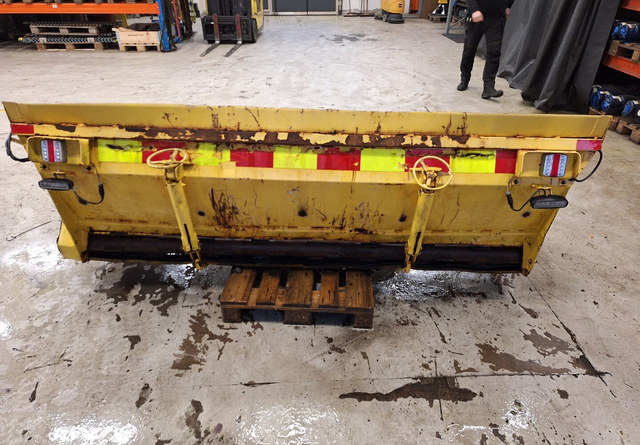 Tuppihiekotin - Разбрасыватель песка/ Соли: фото 1 Tuppihiekotin - Разбрасыватель песка/ Соли: фото 1