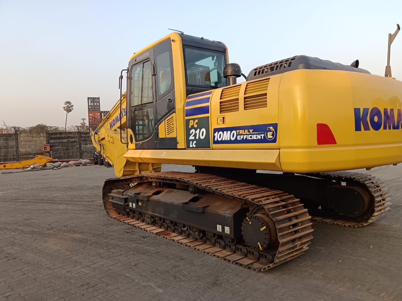 New Komatsu PC210 tracked excavator - Гусеничный экскаватор: фото 1 New Komatsu PC210 tracked excavator - Гусеничный экскаватор: фото 1