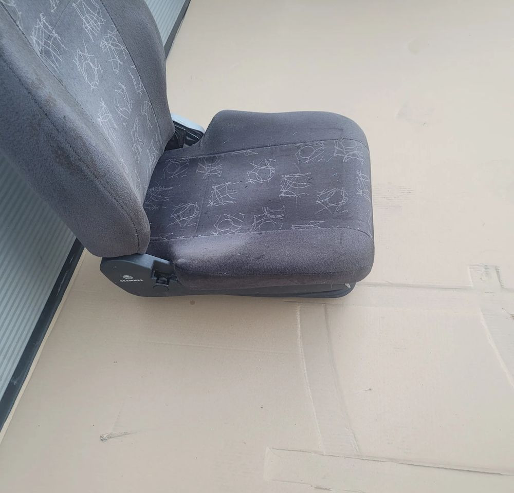 FOTEL KIEROWCY F2000 IVECO TRAKKER GRAMMER CHWALIM116 - Сиденье для Грузовиков: фото 2 FOTEL KIEROWCY F2000 IVECO TRAKKER GRAMMER CHWALIM116 - Сиденье для Грузовиков: фото 2