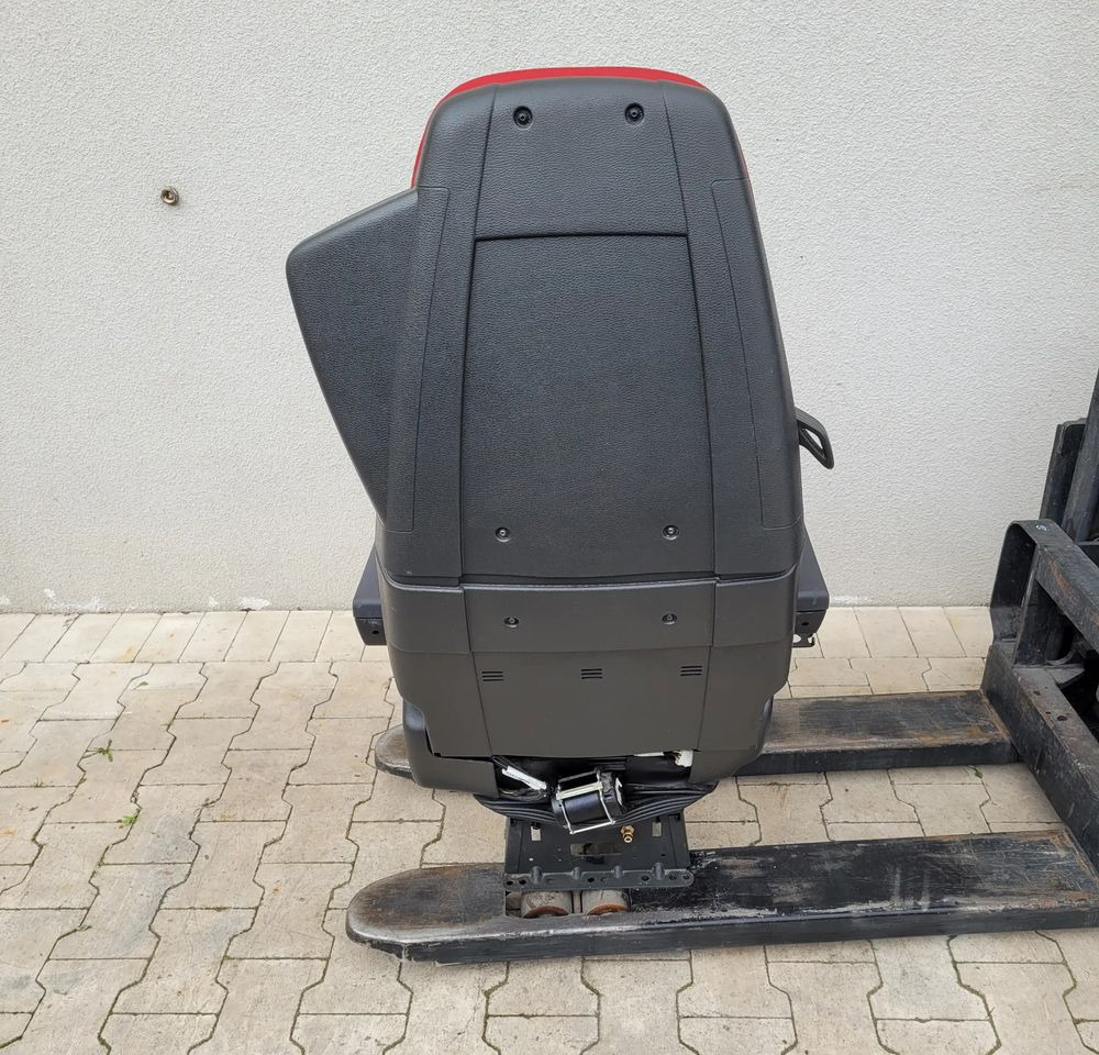 FOTEL KIEROWCY VOLVO FH4 ORYGINAŁ CHWALIM116 - Сиденье для Грузовиков: фото 4 FOTEL KIEROWCY VOLVO FH4 ORYGINAŁ CHWALIM116 - Сиденье для Грузовиков: фото 4