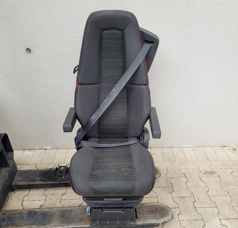 FOTEL KIEROWCY VOLVO FH4 ORYGINAŁ CHWALIM116 - Сиденье для Грузовиков: фото 1 FOTEL KIEROWCY VOLVO FH4 ORYGINAŁ CHWALIM116 - Сиденье для Грузовиков: фото 1