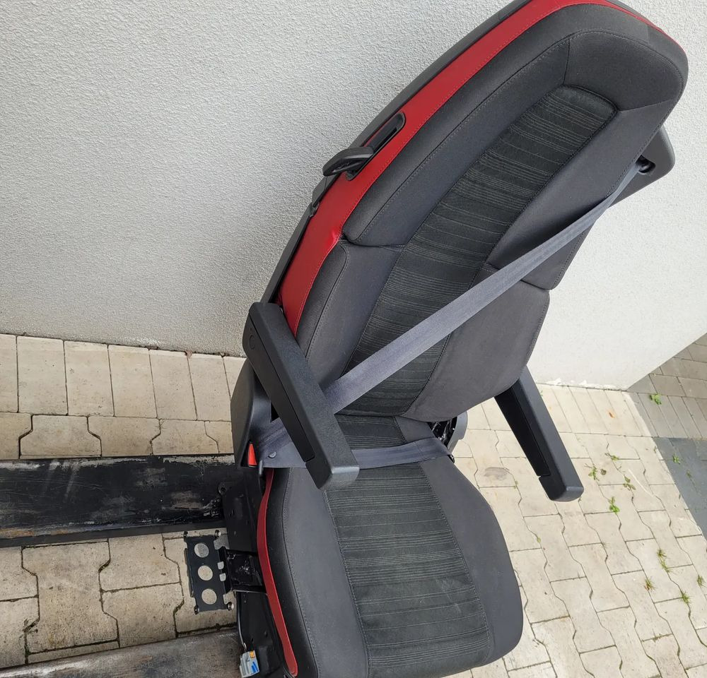 FOTEL KIEROWCY VOLVO FH4 ORYGINAŁ CHWALIM116 - Сиденье для Грузовиков: фото 2 FOTEL KIEROWCY VOLVO FH4 ORYGINAŁ CHWALIM116 - Сиденье для Грузовиков: фото 2