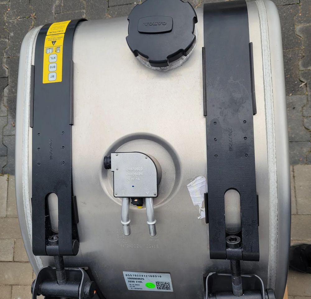 ZBIORNIK PALIWA VOLVO FH4 FH5 RENAULT 21516443 210L CHWALIM116 - Топливный бак для Грузовиков: фото 4 ZBIORNIK PALIWA VOLVO FH4 FH5 RENAULT 21516443 210L CHWALIM116 - Топливный бак для Грузовиков: фото 4