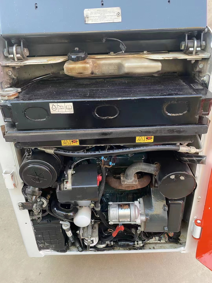 Мини-погрузчик с бортовым поворотом BOBCAT Skid Steer Loader S70: фото 6 Мини-погрузчик с бортовым поворотом BOBCAT Skid Steer Loader S70: фото 6