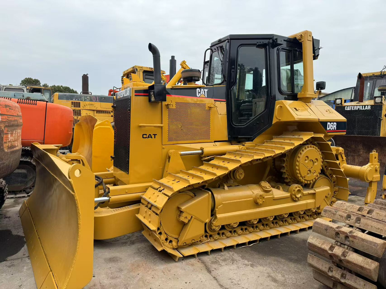 CATERPILLAR Bulldozer D6R Good Condition Click Here for Discount - Бульдозер: фото 1 CATERPILLAR Bulldozer D6R Good Condition Click Here for Discount - Бульдозер: фото 1