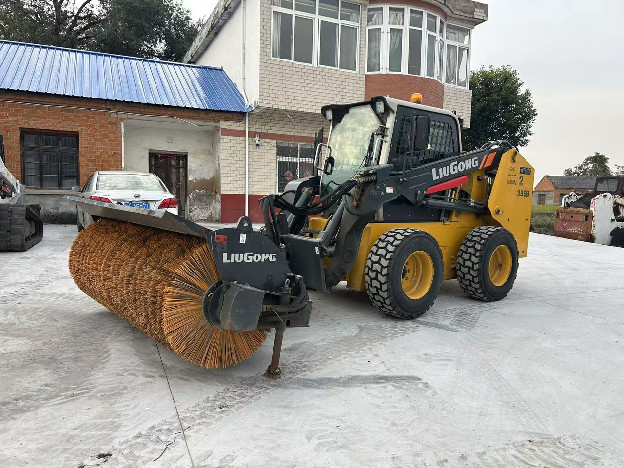 Liugong 385B Skid Steer Loader Click for Discount - Мини-погрузчик с бортовым поворотом: фото 1 Liugong 385B Skid Steer Loader Click for Discount - Мини-погрузчик с бортовым поворотом: фото 1