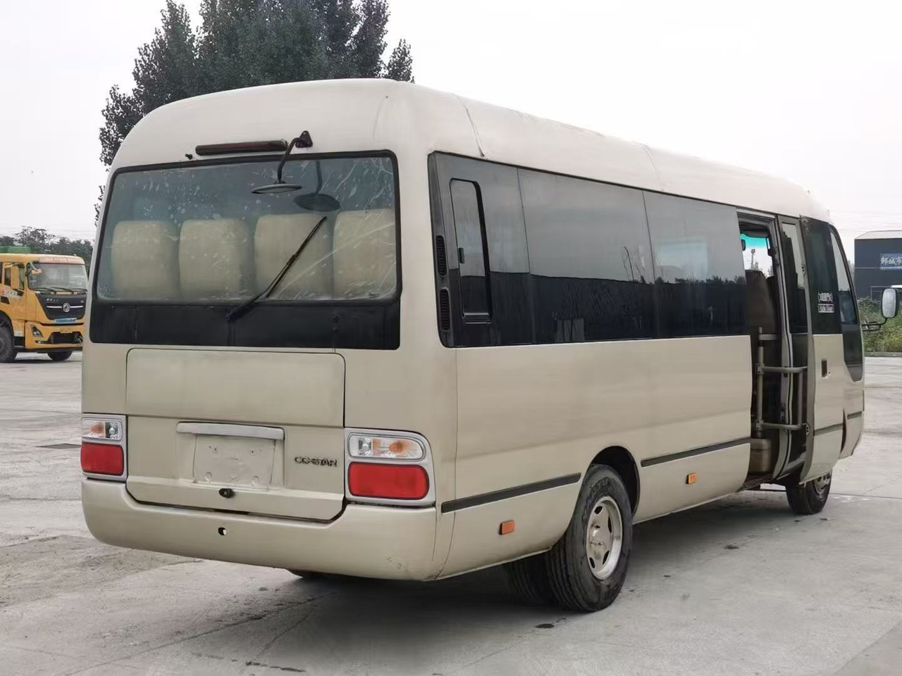 TOYOTA Coaster Mini Bus Good Conditon Automatic Doors Negotiable - Микроавтобус, Пассажирский фургон: фото 3 TOYOTA Coaster Mini Bus Good Conditon Automatic Doors Negotiable - Микроавтобус, Пассажирский фургон: фото 3