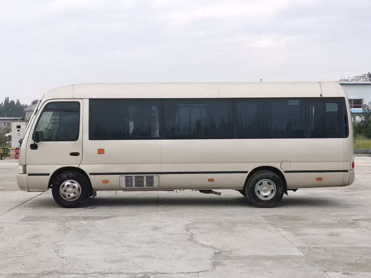 TOYOTA Coaster Mini Bus Good Conditon Automatic Doors Negotiable - Микроавтобус, Пассажирский фургон: фото 5 TOYOTA Coaster Mini Bus Good Conditon Automatic Doors Negotiable - Микроавтобус, Пассажирский фургон: фото 5