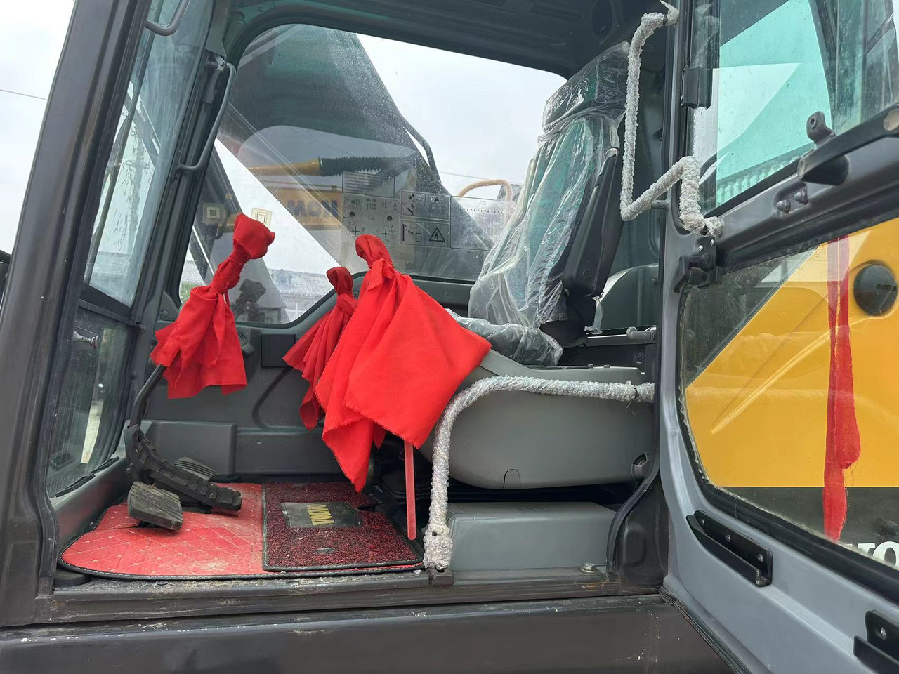 VOLVO Excavator EC240D Cilck for Discount - Гусеничный экскаватор: фото 4 VOLVO Excavator EC240D Cilck for Discount - Гусеничный экскаватор: фото 4