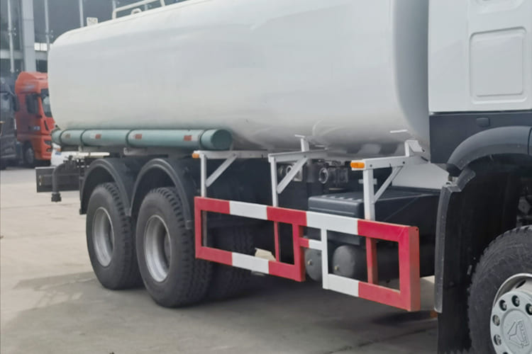 Howo Howo Water Tank Truck for Sale in Zambia - Грузовик-цистерна: фото 5 Howo Howo Water Tank Truck for Sale in Zambia - Грузовик-цистерна: фото 5