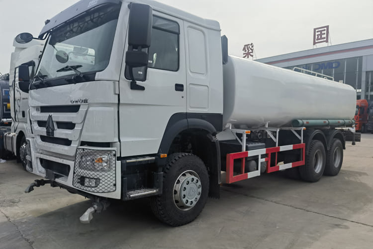 Howo Howo Water Tank Truck for Sale in Zambia - Грузовик-цистерна: фото 1 Howo Howo Water Tank Truck for Sale in Zambia - Грузовик-цистерна: фото 1