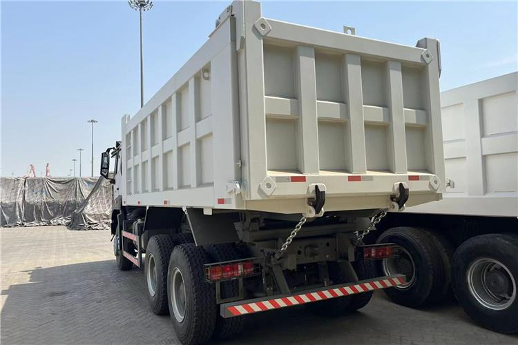 SINOTRUK Used Hohan Dump Truck with RHD for Sale In Tanzania - Самосвал: фото 2 SINOTRUK Used Hohan Dump Truck with RHD for Sale In Tanzania - Самосвал: фото 2