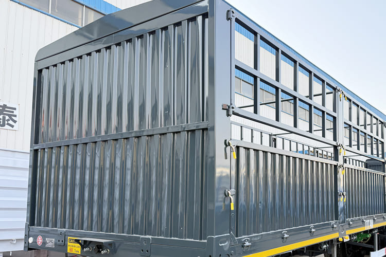 TITAN Fence Semi Trailer for Sale in Kenya - Полуприцеп для перевозки животных: фото 4 TITAN Fence Semi Trailer for Sale in Kenya - Полуприцеп для перевозки животных: фото 4