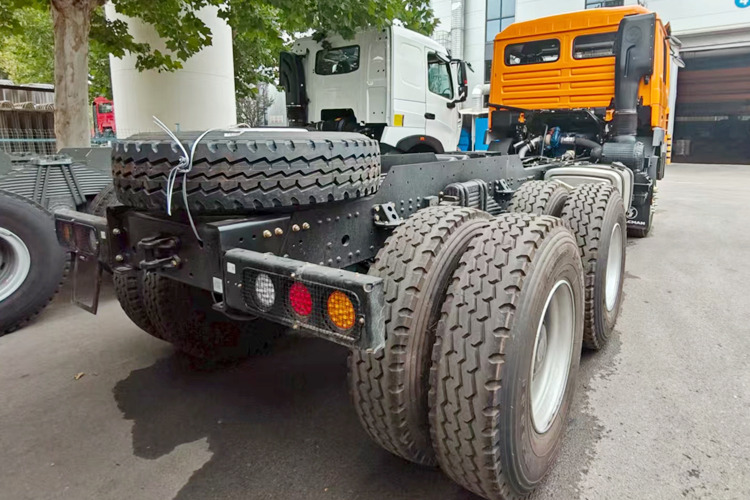 SHACMAN F3000 Shacman Truck Head for Sale in Saudi Arabia - Тягач: фото 3 SHACMAN F3000 Shacman Truck Head for Sale in Saudi Arabia - Тягач: фото 3