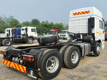 SHACMAN Shacman Truck Head F3000 for Sale in Mali - Тягач: фото 2 SHACMAN Shacman Truck Head F3000 for Sale in Mali - Тягач: фото 2