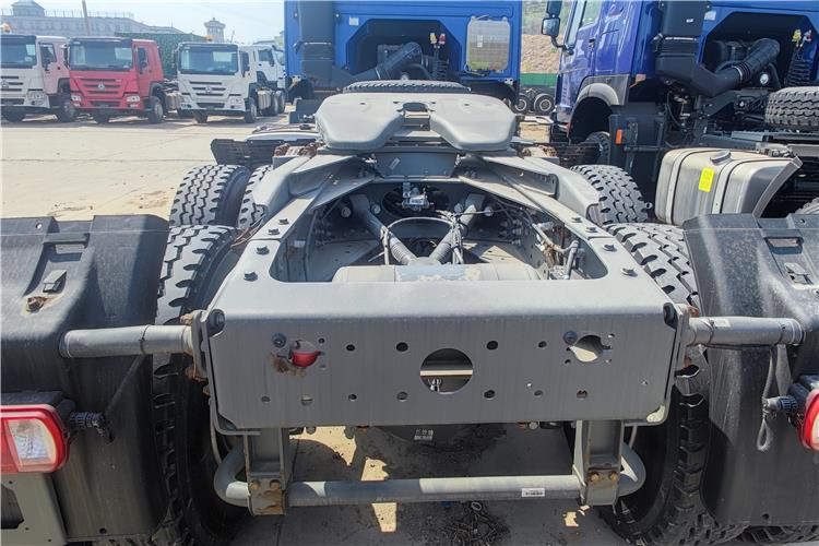 Sinotruk Used Howo 400hp 6x4 Truck Tractor for Sale In Nigeria - Тягач: фото 3 Sinotruk Used Howo 400hp 6x4 Truck Tractor for Sale In Nigeria - Тягач: фото 3