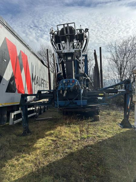 Diebolt grue avec grappin rotatif - Полуприцеп лесовоз: фото 1 Diebolt grue avec grappin rotatif - Полуприцеп лесовоз: фото 1
