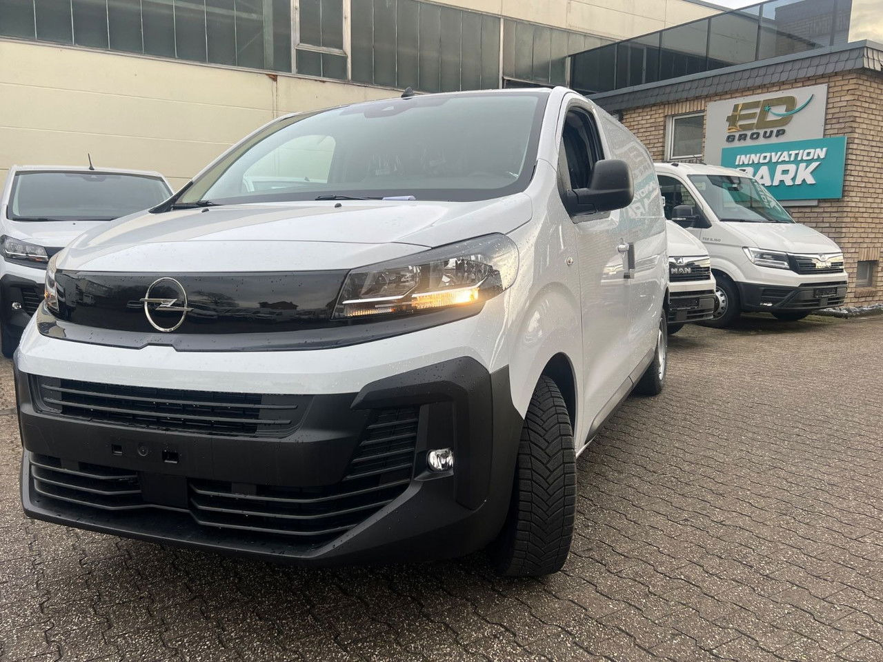 Opel Vivaro Cargo L2 H1 120 PS Allwetter AHK Rückfahr - Цельнометаллический фургон: фото 1 Opel Vivaro Cargo L2 H1 120 PS Allwetter AHK Rückfahr - Цельнометаллический фургон: фото 1