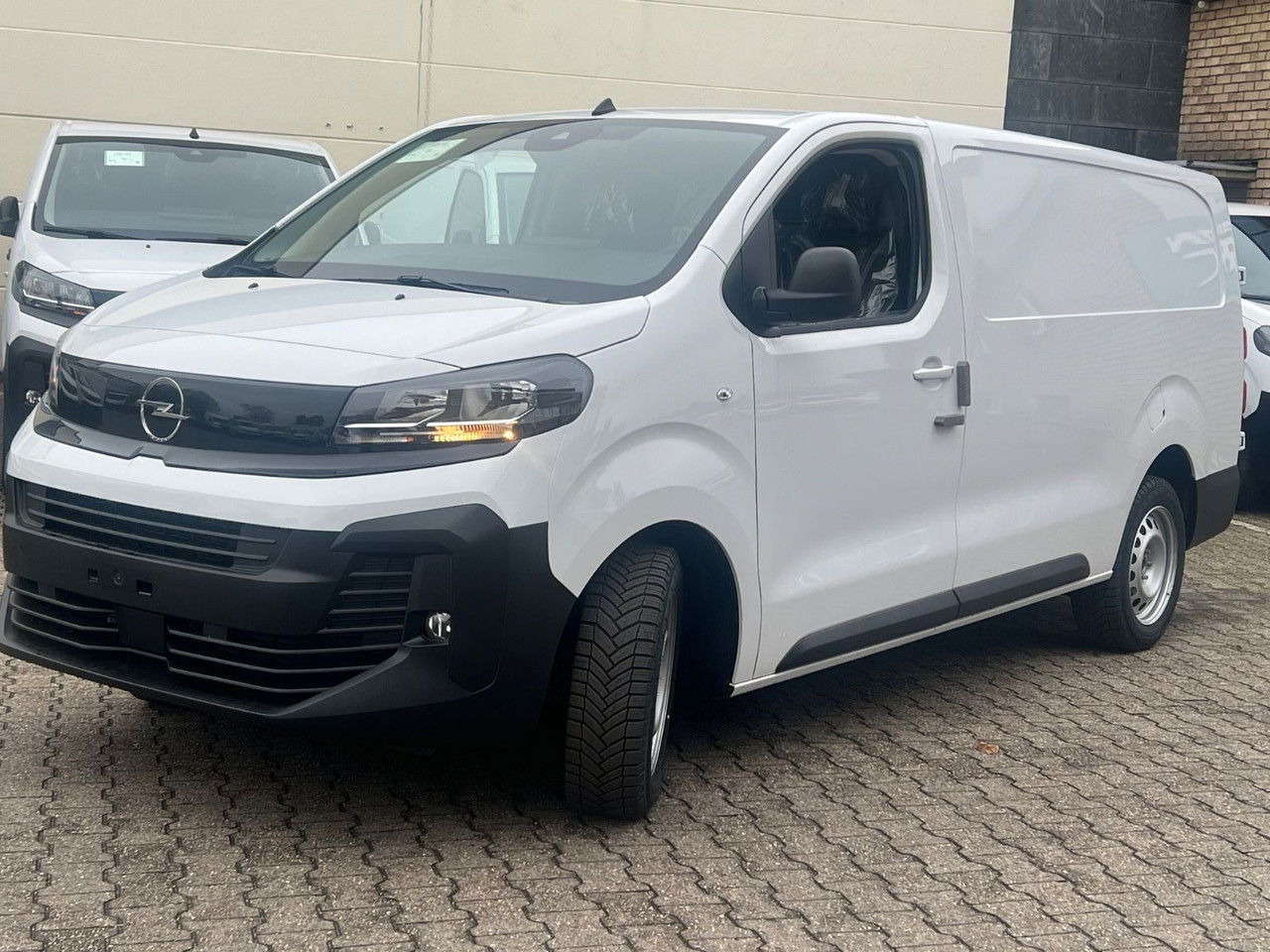 Opel Vivaro L3H1 144 PS Schalter Allwetter AHK Rückfa - Цельнометаллический фургон: фото 4 Opel Vivaro L3H1 144 PS Schalter Allwetter AHK Rückfa - Цельнометаллический фургон: фото 4