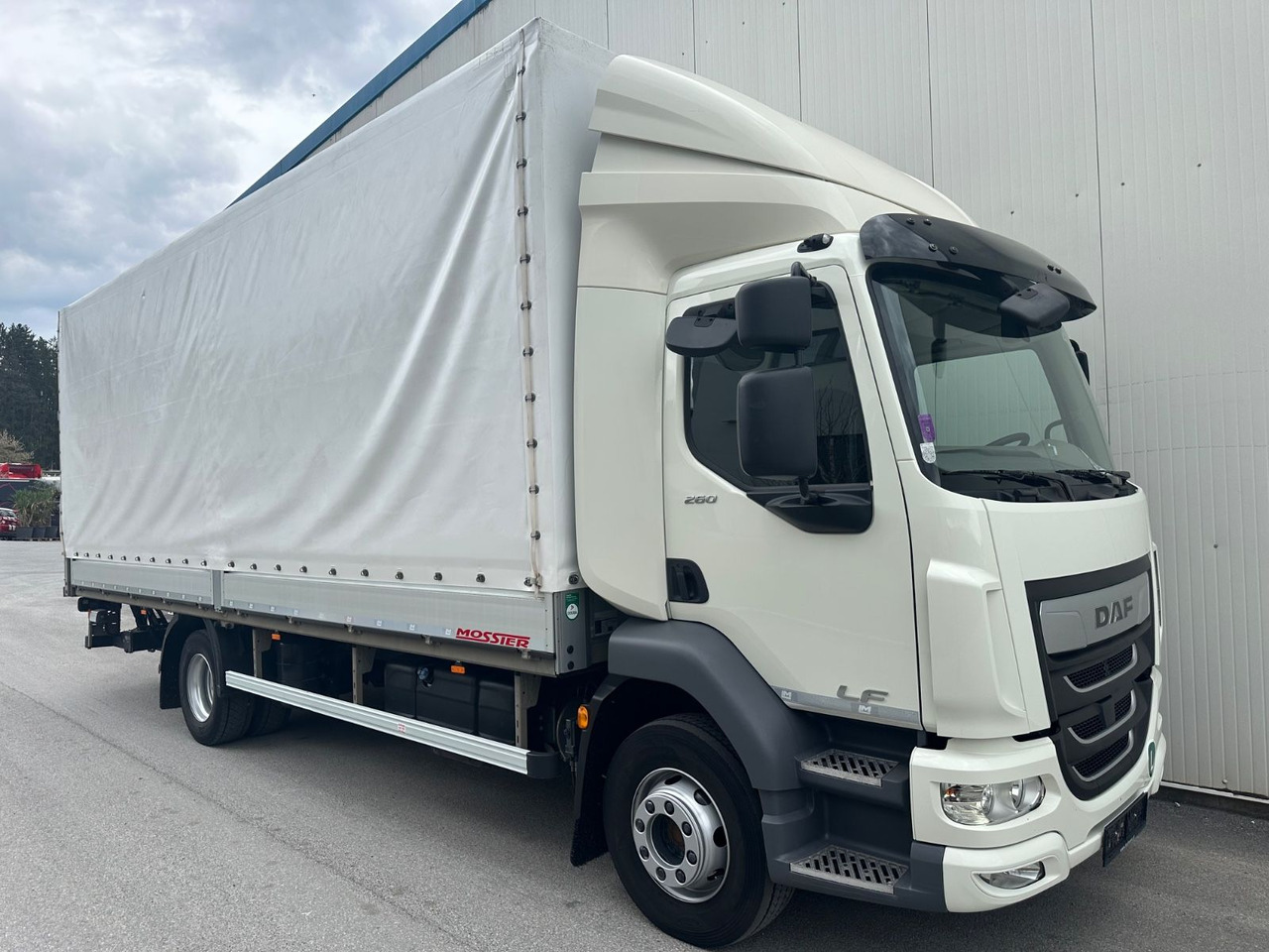 DAF LF 260 8Gang Bär-LBW - Тентованный грузовик: фото 2 DAF LF 260 8Gang Bär-LBW - Тентованный грузовик: фото 2