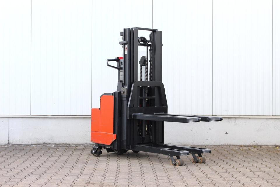 BT LSF1250 Triplex mit Initialhub - Штабелер: фото 5 BT LSF1250 Triplex mit Initialhub - Штабелер: фото 5