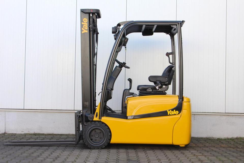 YALE ERP18VT Triplex 5,2m 1800kg - Электропогрузчик: фото 3 YALE ERP18VT Triplex 5,2m 1800kg - Электропогрузчик: фото 3