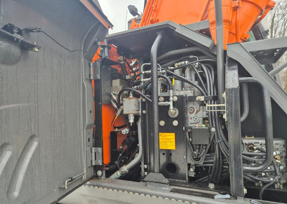 Hitachi ZX190W-3 - Колёсный экскаватор: фото 3 Hitachi ZX190W-3 - Колёсный экскаватор: фото 3