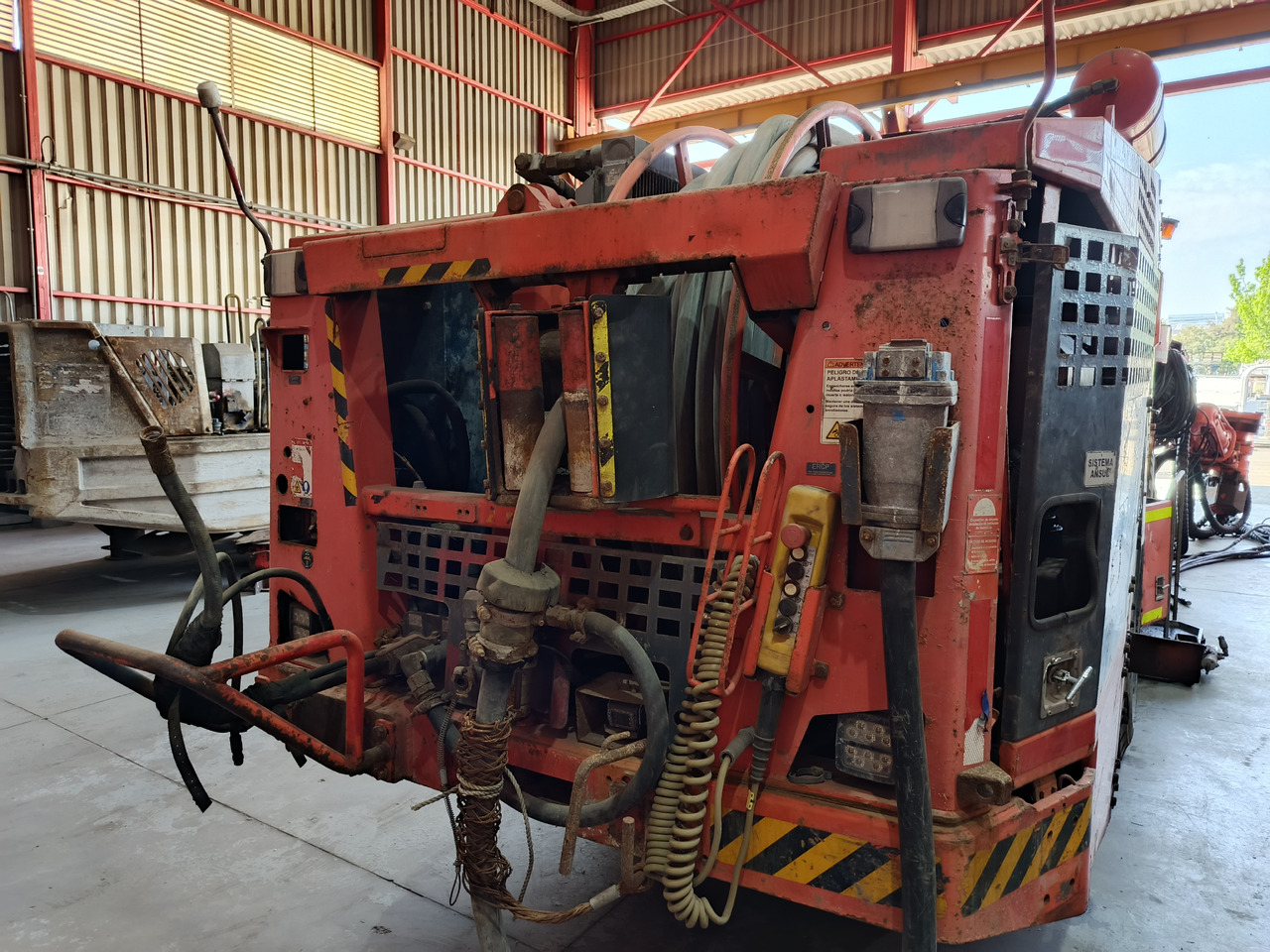 SANDVIK DD321-40C - Горнодобывающая техника: фото 4 SANDVIK DD321-40C - Горнодобывающая техника: фото 4