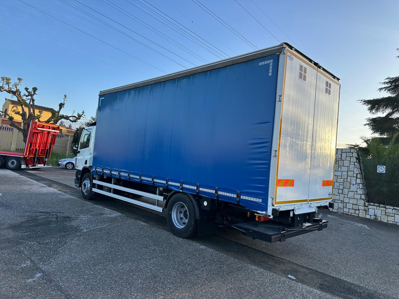 DAF CF 75.310 - Тентованный грузовик: фото 2 DAF CF 75.310 - Тентованный грузовик: фото 2