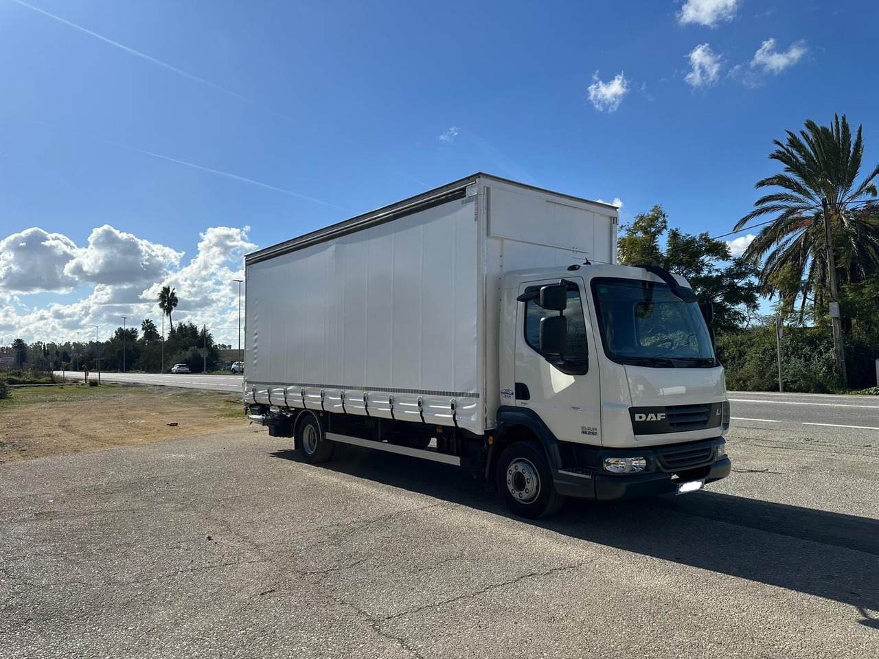 DAF LF 45.250 - Тентованный грузовик: фото 4 DAF LF 45.250 - Тентованный грузовик: фото 4