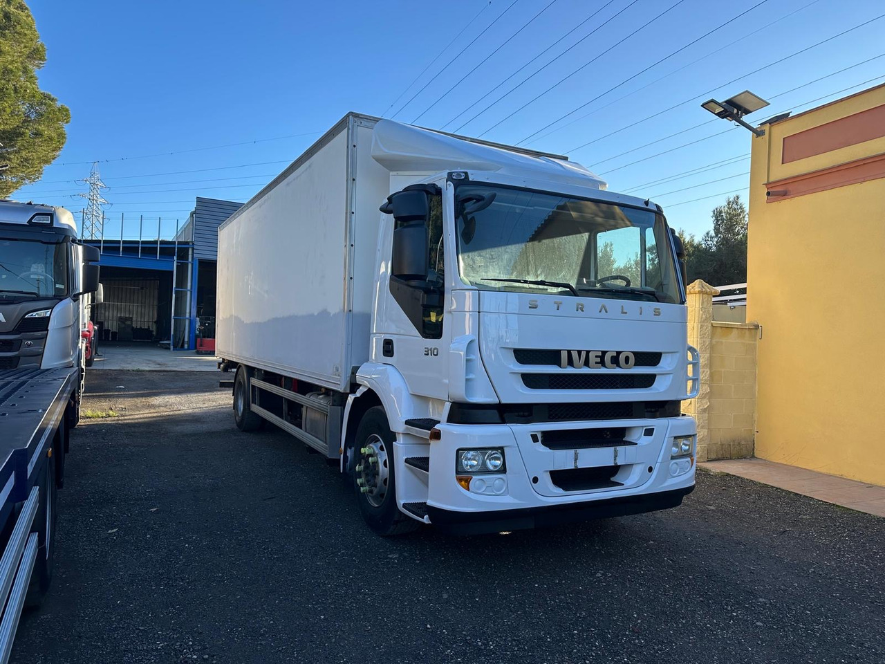 IVECO STRALIS 310 - Грузовик с закрытым кузовом: фото 1 IVECO STRALIS 310 - Грузовик с закрытым кузовом: фото 1