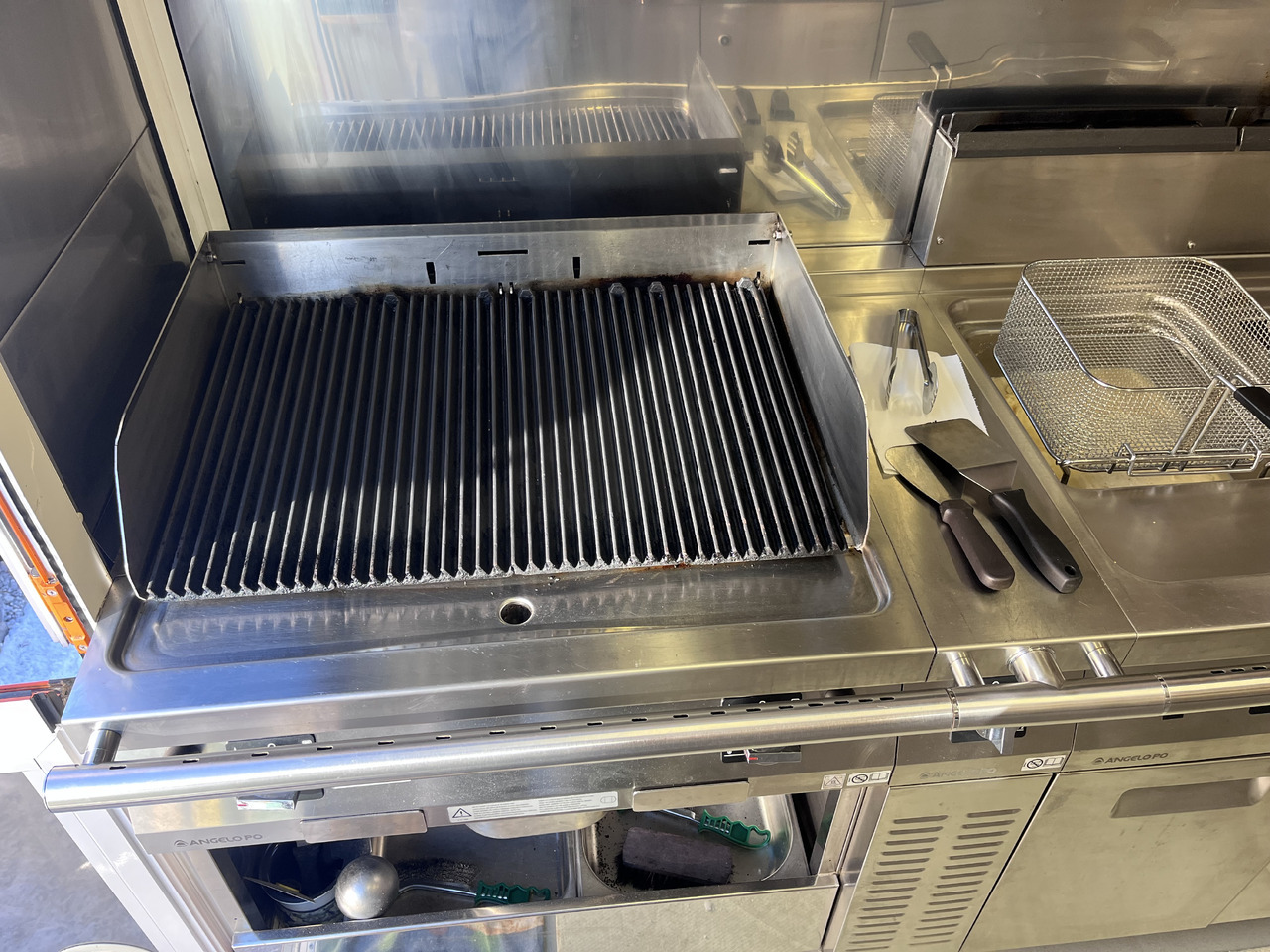 FOOD TRUCK - Nadgradnja s kuhinjsko opremo: ANGELO PO - Volkswagen Crafter - Фургон: фото 5 FOOD TRUCK - Nadgradnja s kuhinjsko opremo: ANGELO PO - Volkswagen Crafter - Фургон: фото 5