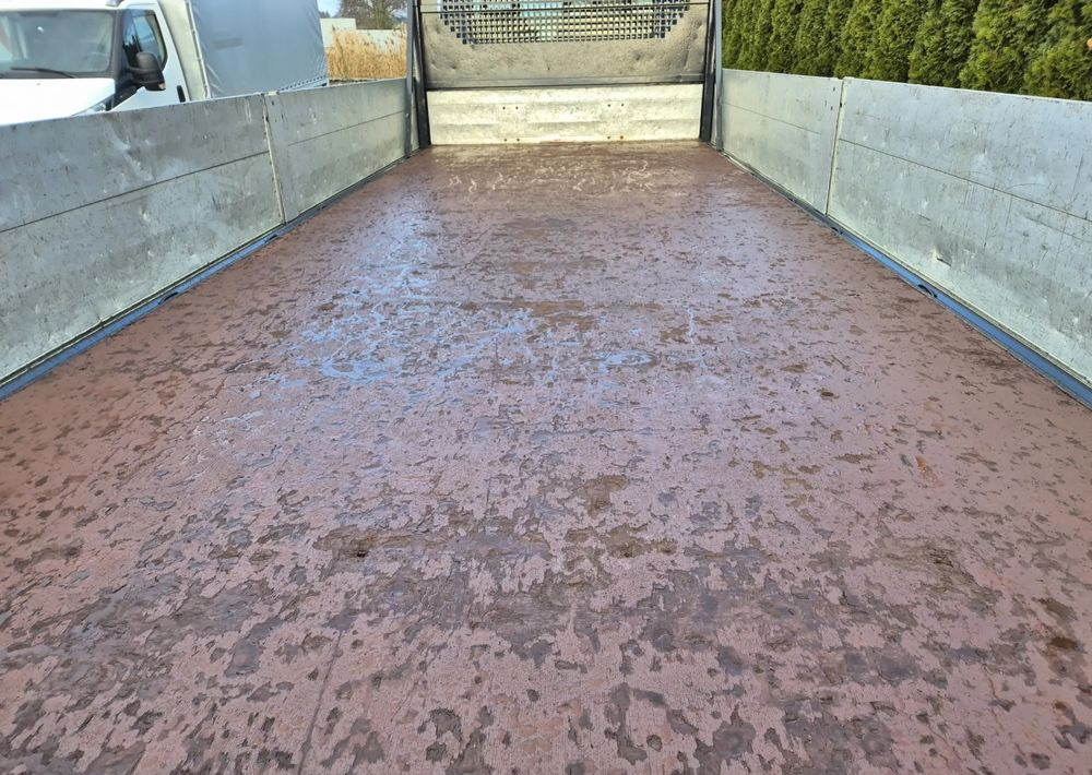 Iveco 65C15 3.0 150KM/ Skrzyniowy/ - Малотоннажный бортовой грузовик: фото 4 Iveco 65C15 3.0 150KM/ Skrzyniowy/ - Малотоннажный бортовой грузовик: фото 4