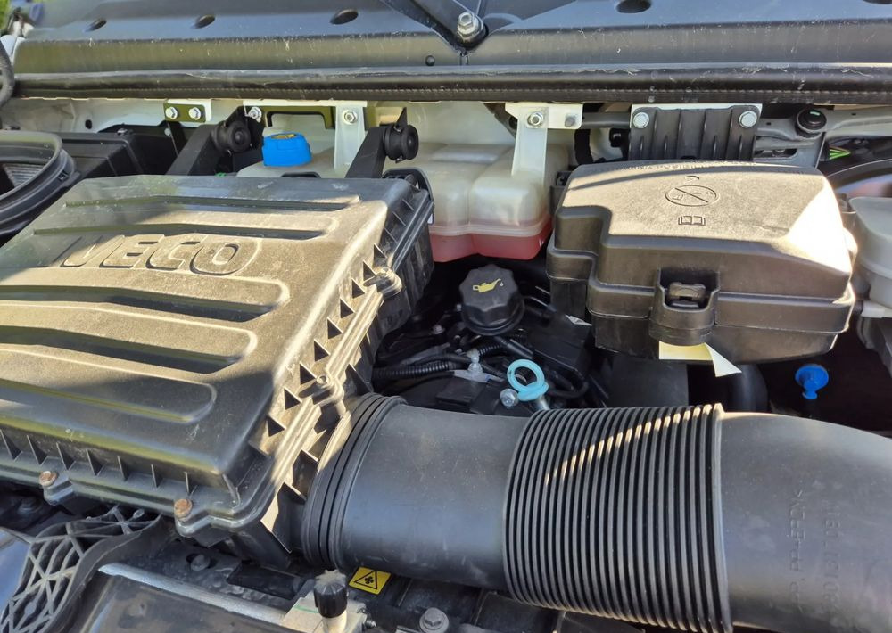 Малотоннажный бортовой грузовик Iveco Iveco 35c14 2.3 140KM Plandeka: фото 16