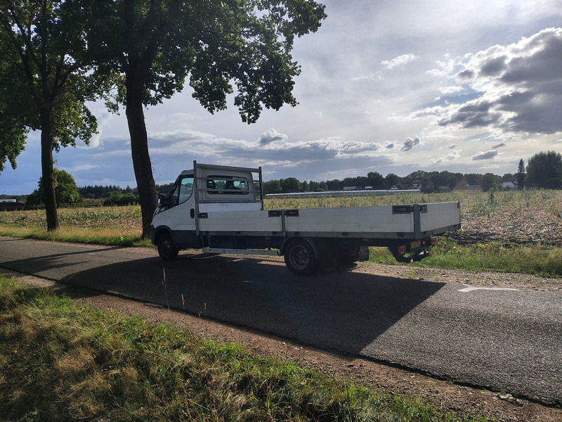 Iveco Daily 35C180 - Малотоннажный бортовой грузовик: фото 3 Iveco Daily 35C180 - Малотоннажный бортовой грузовик: фото 3