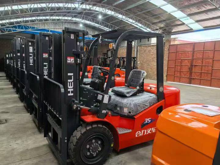 Heli brand new 3.5T diesel forklift(Clamp available) - Дизельный погрузчик: фото 1 Heli brand new 3.5T diesel forklift(Clamp available) - Дизельный погрузчик: фото 1