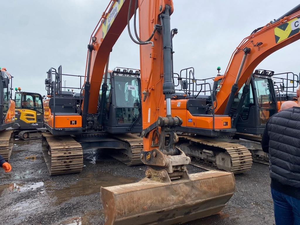 Doosan DX 140 LC - Гусеничный экскаватор: фото 1 Doosan DX 140 LC - Гусеничный экскаватор: фото 1