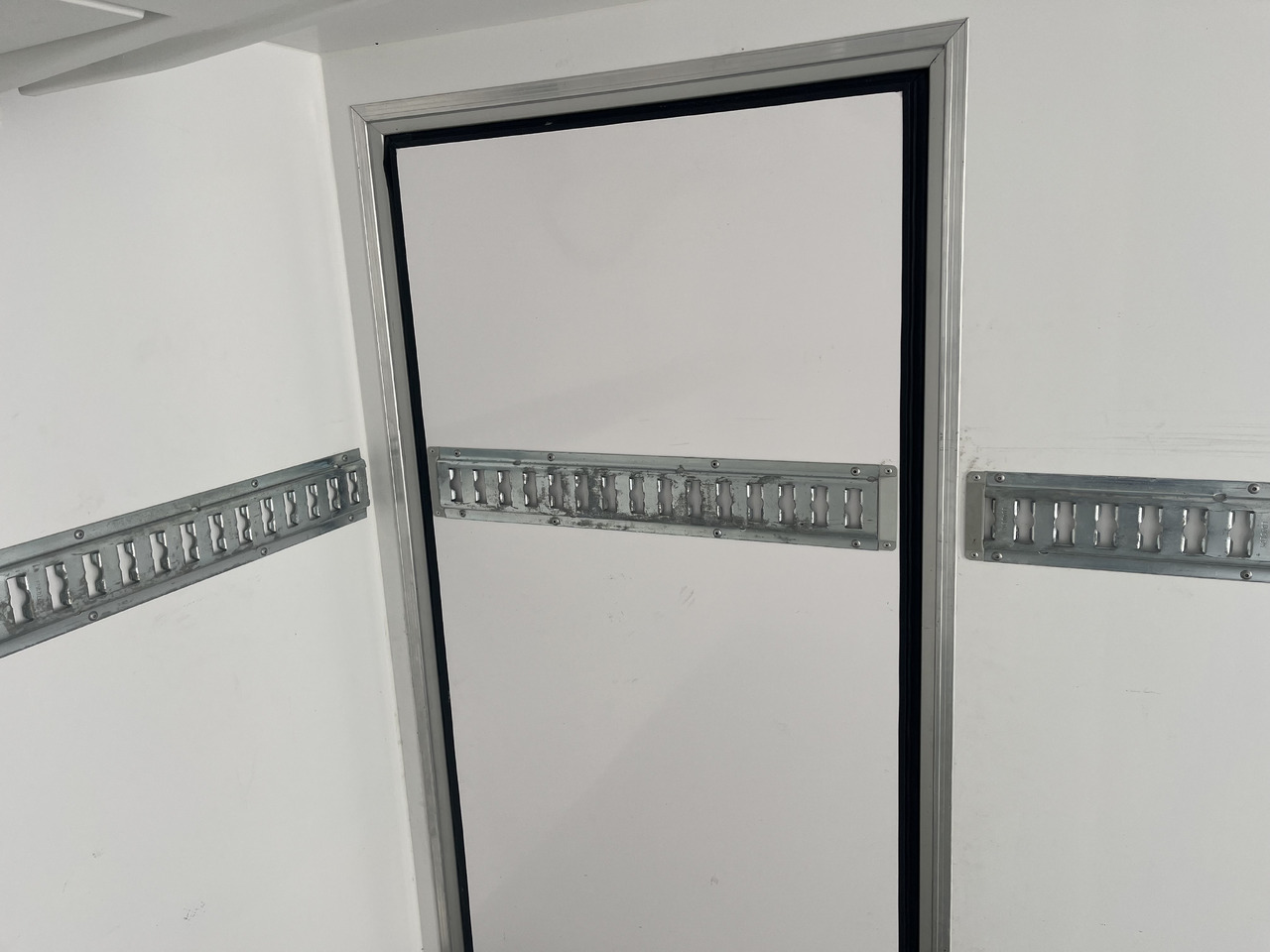 Фургон-рефрижератор IVECO DAILY 35S14 FRIGORIFIQUE FRCX: фото 11 Фургон-рефрижератор IVECO DAILY 35S14 FRIGORIFIQUE FRCX: фото 11