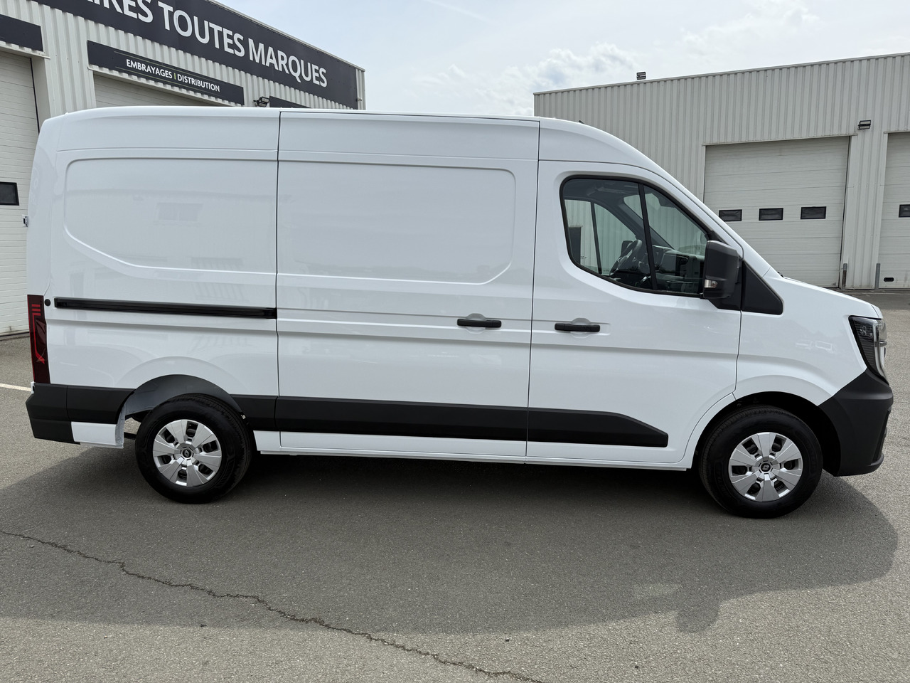 Новый Цельнометаллический фургон RENAULT MASTER 3T5 L2H2 EXTRA 2.0DCI150: фото 7