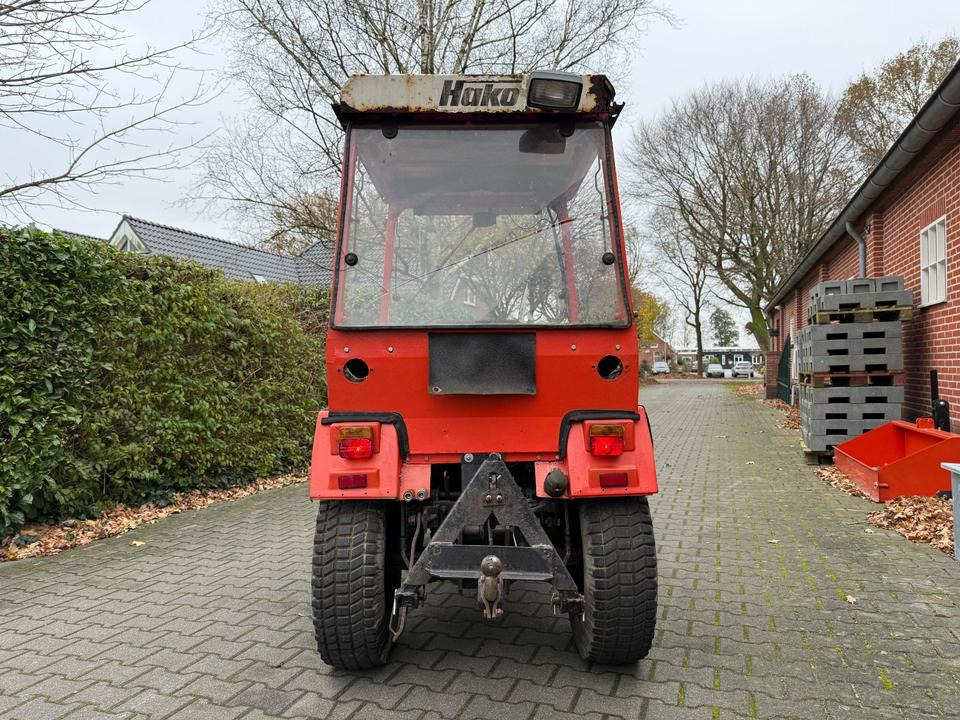 Минитрактор Kleintraktor Hako 3800D Hydrostat mit hydraulischer Kehrbürste: фото 6 Минитрактор Kleintraktor Hako 3800D Hydrostat mit hydraulischer Kehrbürste: фото 6