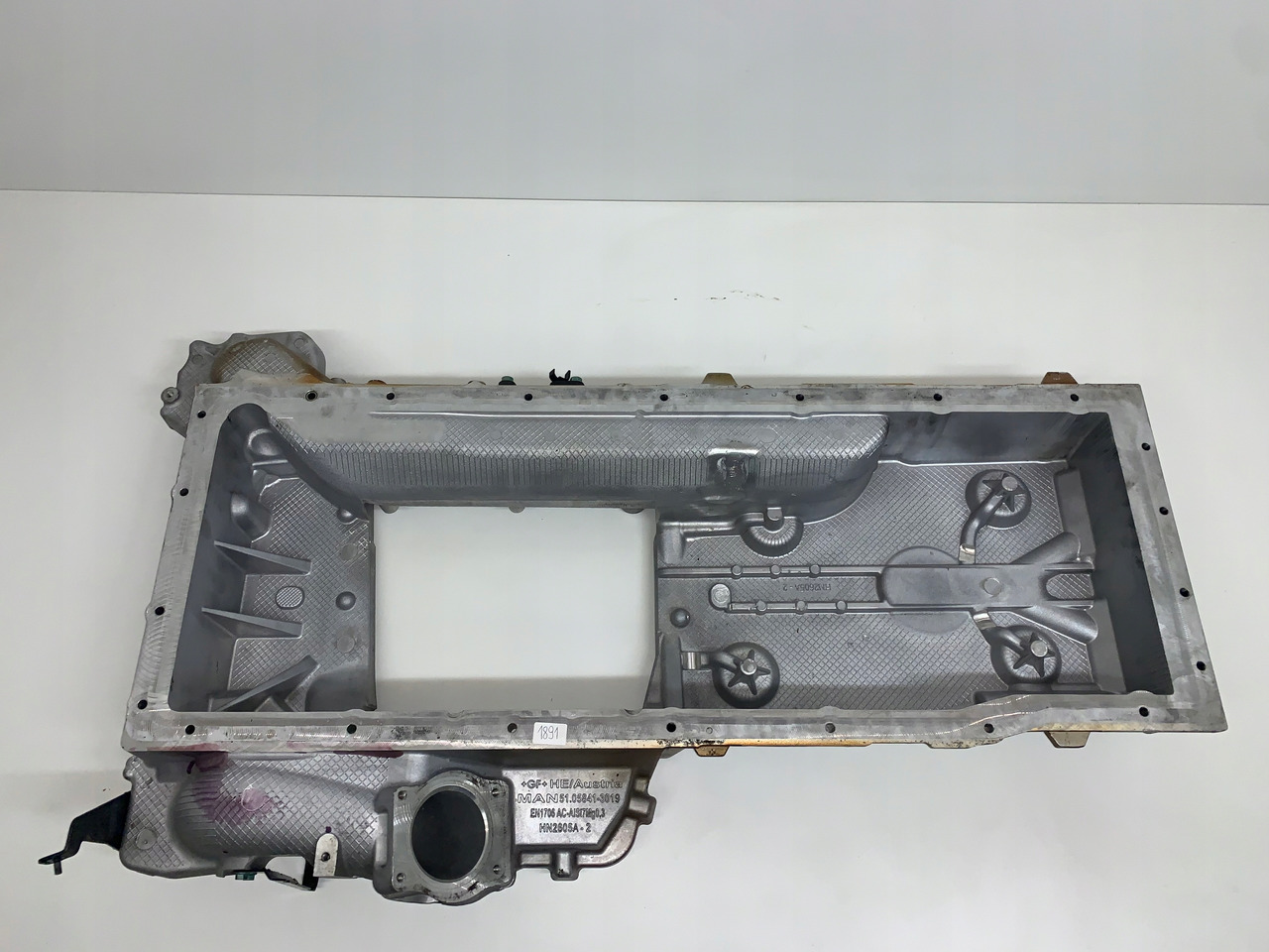 MISKA OLEJOWA MAN TGX TGS EURO 6 E 6 - Масляный поддон для Грузовиков: фото 3 MISKA OLEJOWA MAN TGX TGS EURO 6 E 6 - Масляный поддон для Грузовиков: фото 3