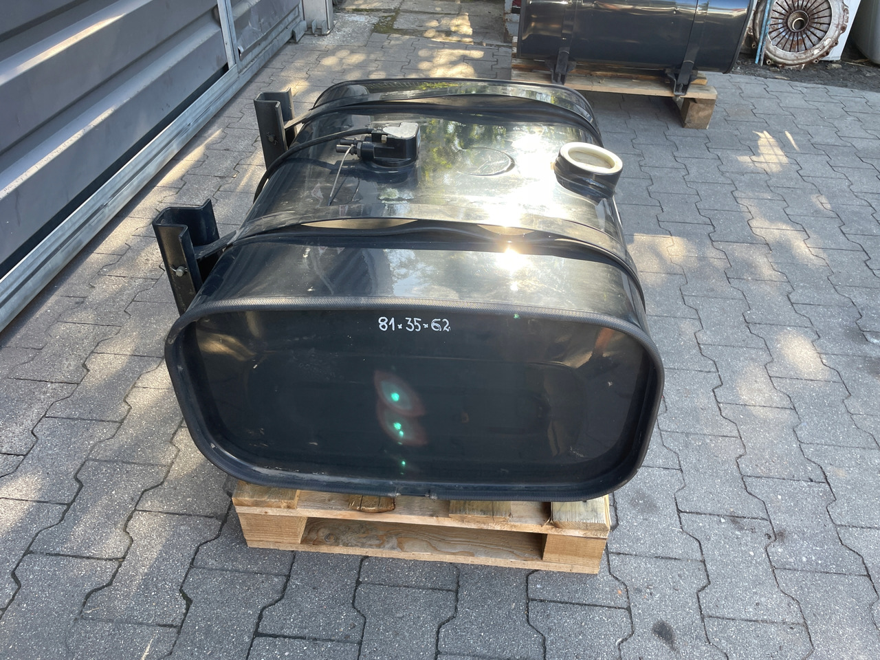 ZBIORNIK PALIWA MAN 150 L , L2000 TGL TGM 81122015818 - Топливный бак для Грузовиков: фото 3 ZBIORNIK PALIWA MAN 150 L , L2000 TGL TGM 81122015818 - Топливный бак для Грузовиков: фото 3