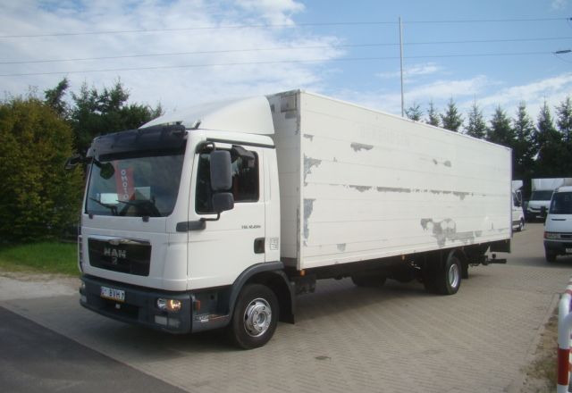MAN TGL 12-220 8.10M KLIMA WINDA 2000KG - Грузовик с закрытым кузовом: фото 2 MAN TGL 12-220 8.10M KLIMA WINDA 2000KG - Грузовик с закрытым кузовом: фото 2