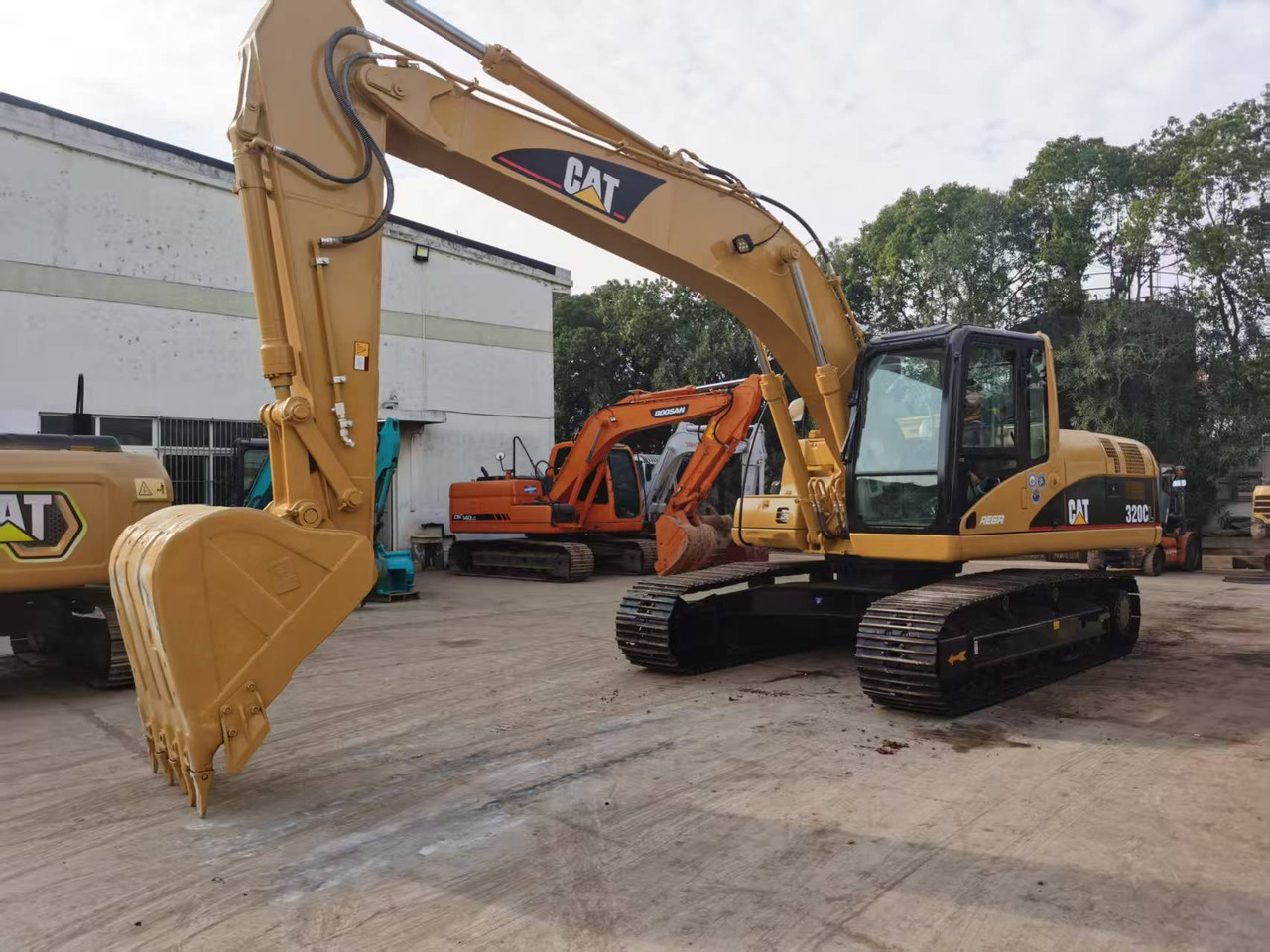 Caterpillar 320CL - Гусеничный экскаватор: фото 3 Caterpillar 320CL - Гусеничный экскаватор: фото 3