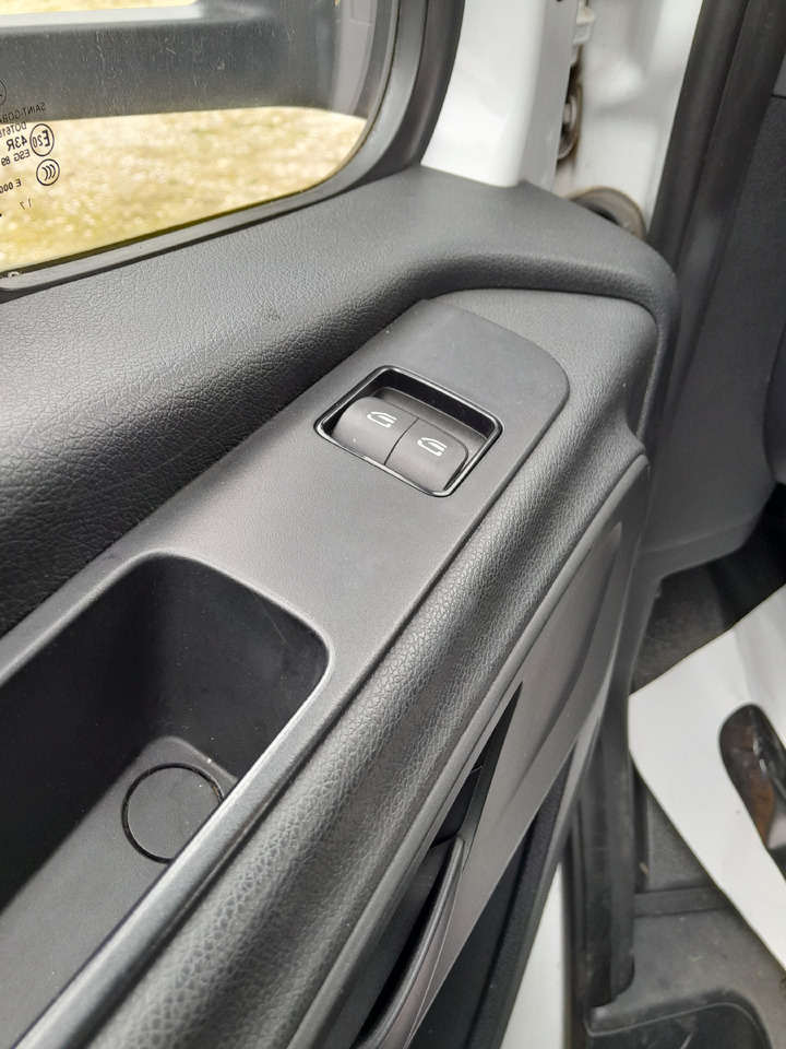 MERCEDES-BENZ Sprinter - Малотоннажный бортовой грузовик: фото 4 MERCEDES-BENZ Sprinter - Малотоннажный бортовой грузовик: фото 4