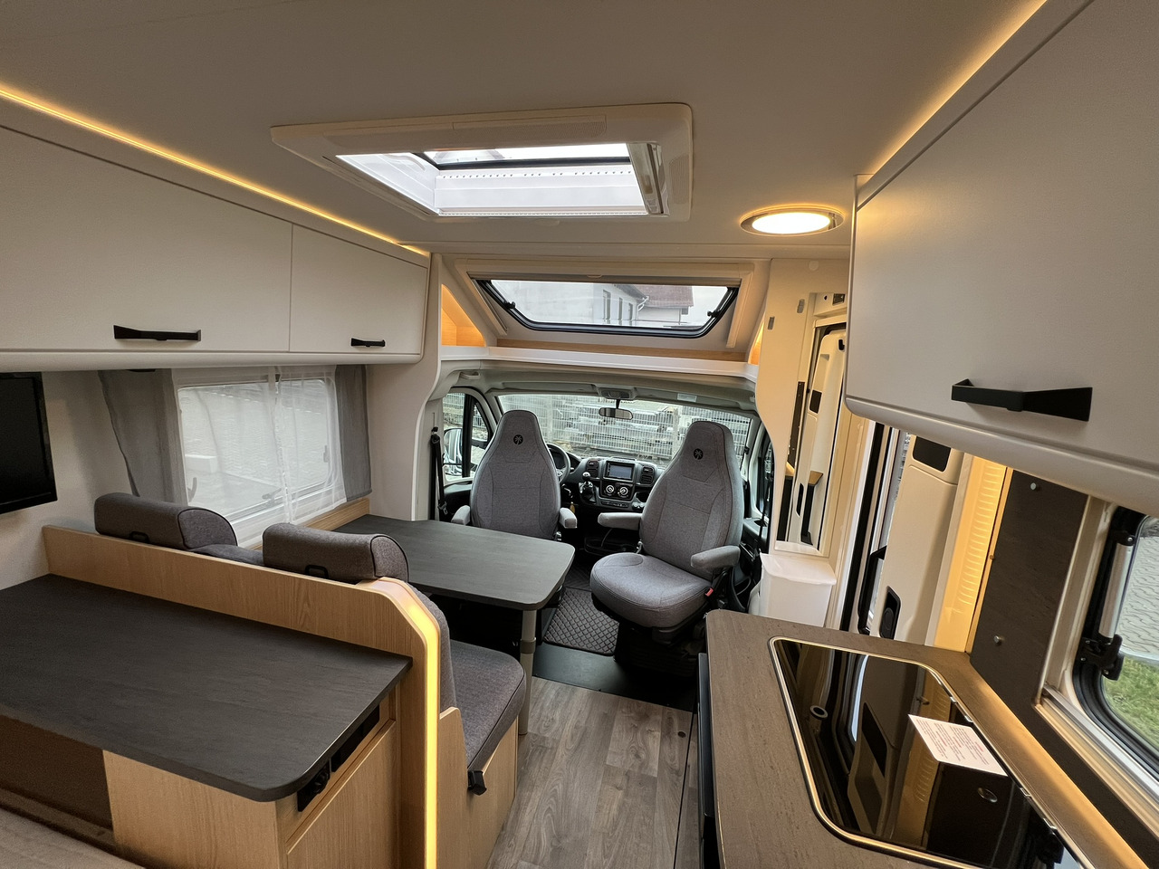 SUNLIGHT T 58 - Полуинтегрированный автодом: фото 3 SUNLIGHT T 58 - Полуинтегрированный автодом: фото 3