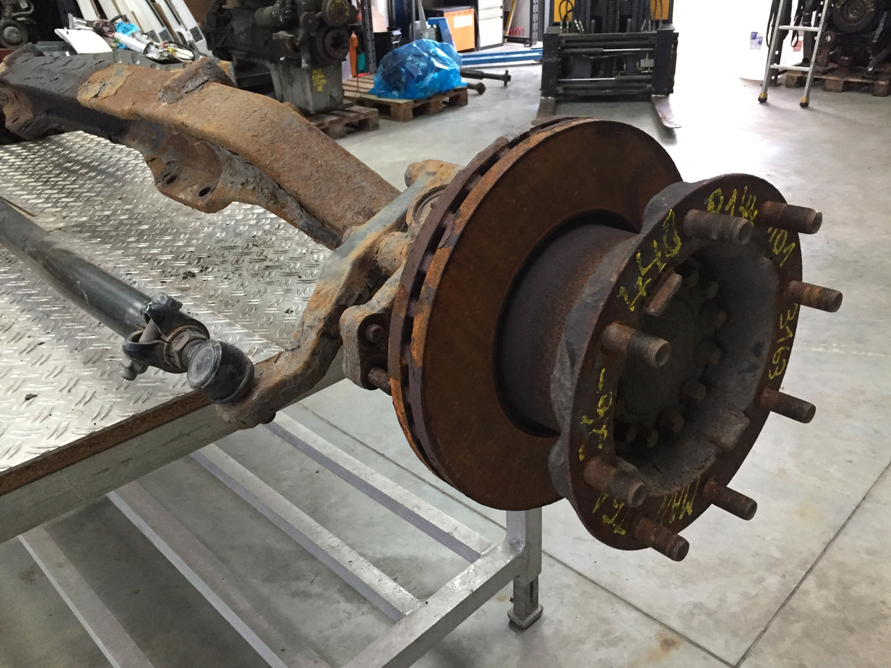 Gebrauchte Hinterachse MAN TGA 26.440, Typ : VOK - 08 - 01, Artikel - Nr. : 81.44001 - 7045 - Задняя ось для Грузовиков: фото 4 Gebrauchte Hinterachse MAN TGA 26.440, Typ : VOK - 08 - 01, Artikel - Nr. : 81.44001 - 7045 - Задняя ось для Грузовиков: фото 4