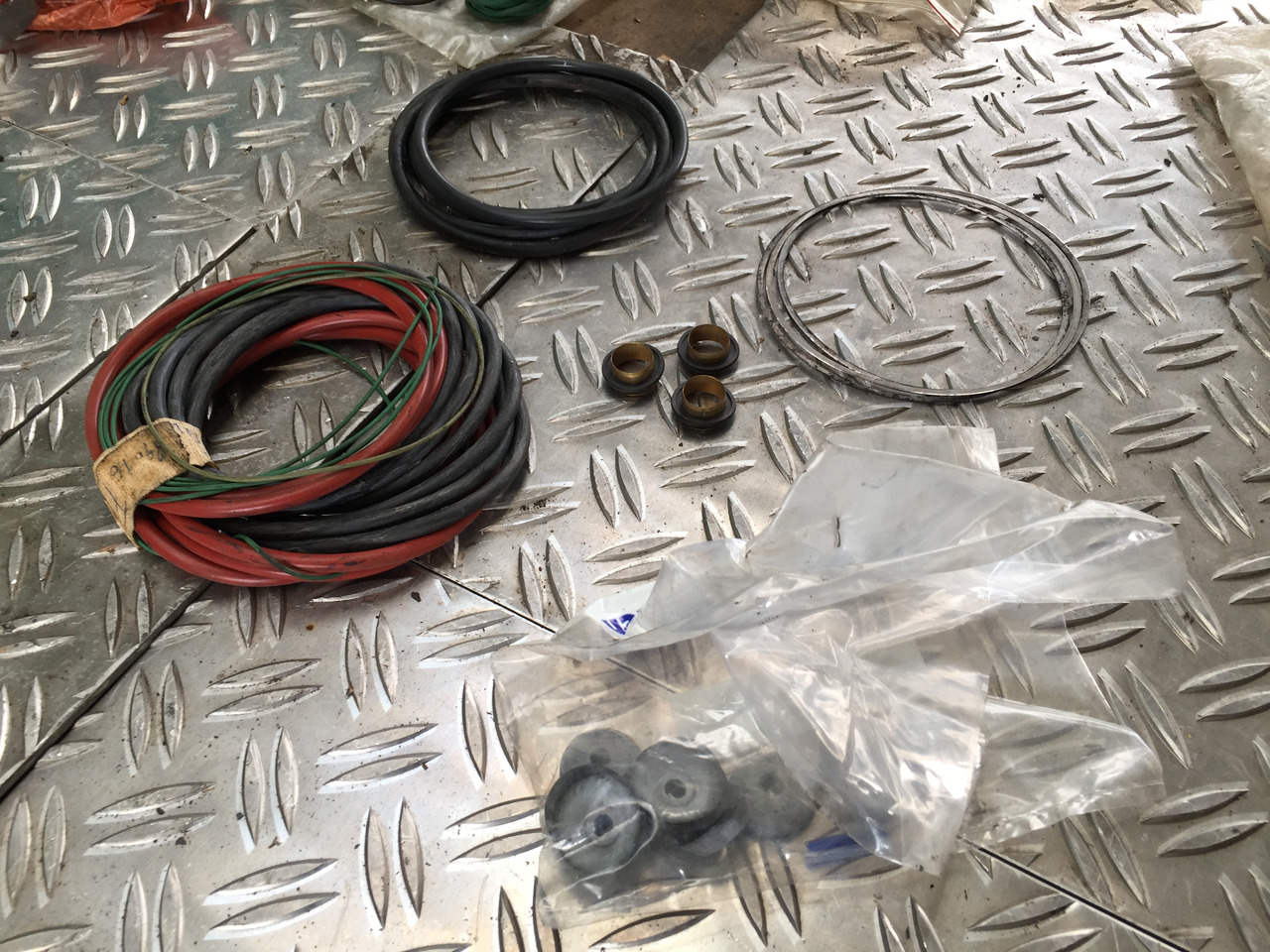 Gebrauchte diverse Gummiringe für Motorblock, Kalmar, Stapler, VOLVO, Artikel - Nr. : 7720 - 2 - Поршень/ Кольцо/ Втулка для Грузовиков: фото 1 Gebrauchte diverse Gummiringe für Motorblock, Kalmar, Stapler, VOLVO, Artikel - Nr. : 7720 - 2 - Поршень/ Кольцо/ Втулка для Грузовиков: фото 1