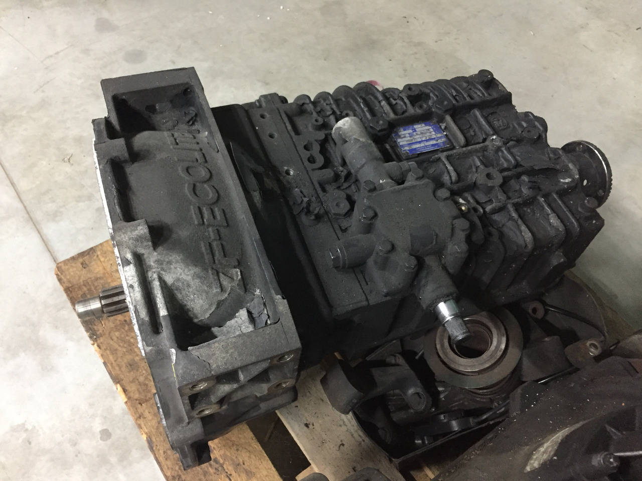 Gebrauchtes Getriebe MAN TGL 8.180, Typ : S6 - 850 TO LL, Artikel - Nr. : 81.32004 - 6139 - Коробка передач для Грузовиков: фото 4 Gebrauchtes Getriebe MAN TGL 8.180, Typ : S6 - 850 TO LL, Artikel - Nr. : 81.32004 - 6139 - Коробка передач для Грузовиков: фото 4